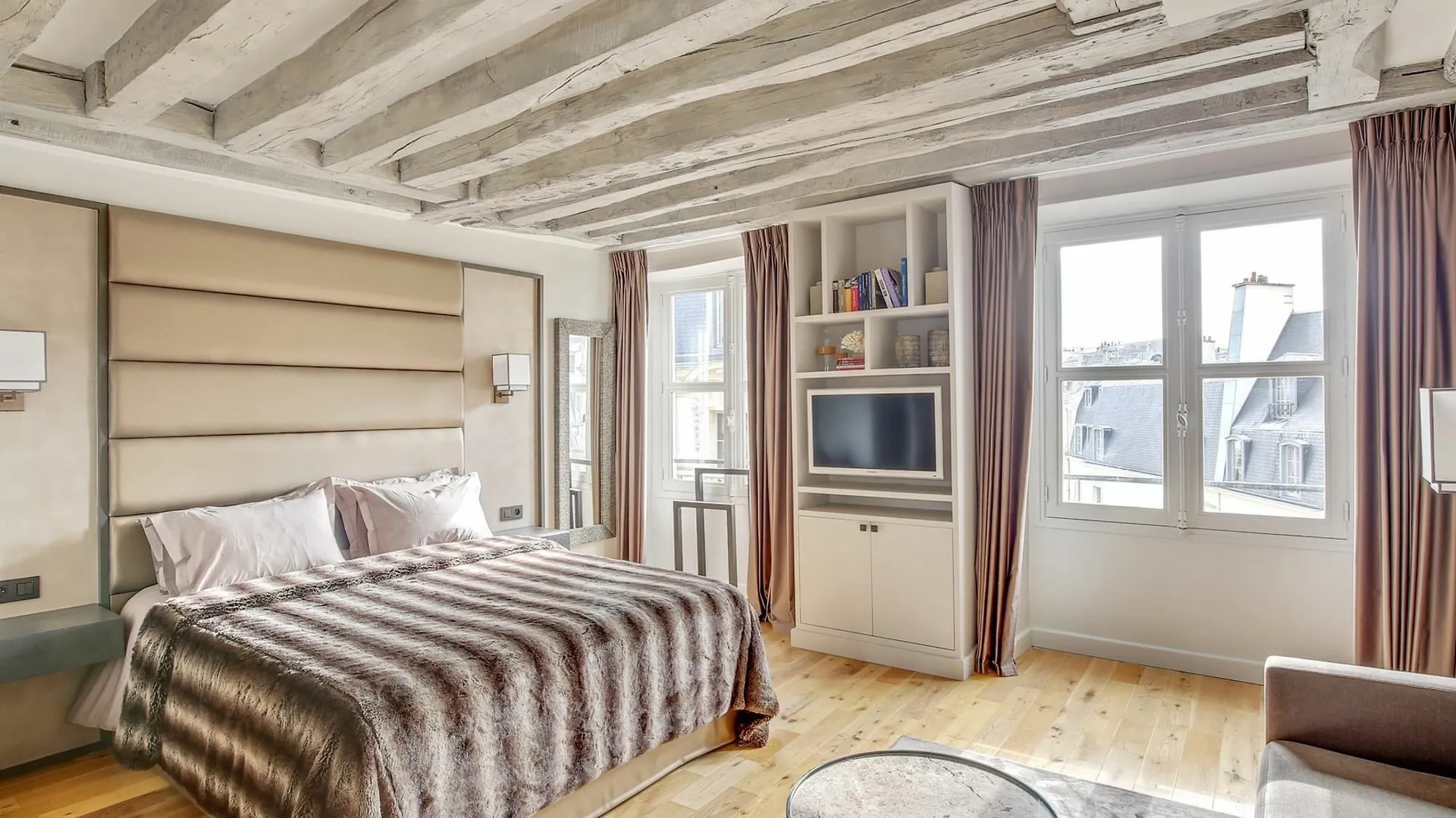 Luxury Louvre Apartment Paris